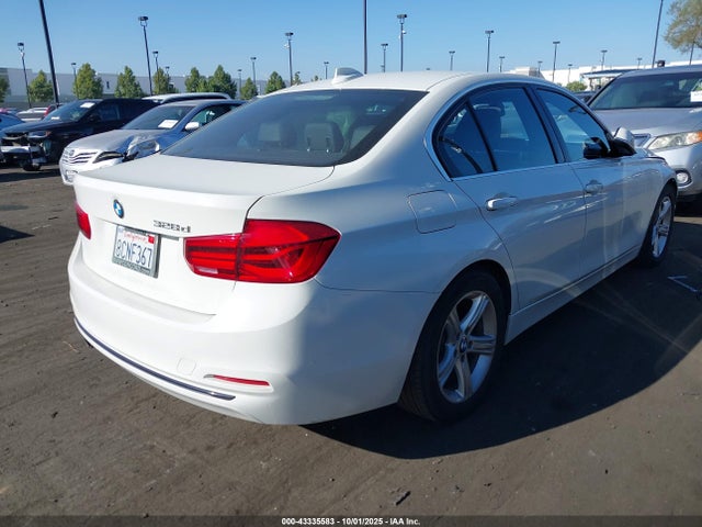 BMW 2018 2018 WBA8E5C5XJA507439 Image 4