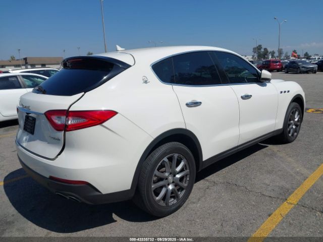 2018 MASERATI LEVANTE ZN661XUA0JX293666 Photo 3