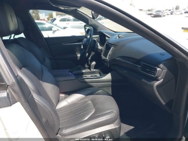 2018 MASERATI LEVANTE ZN661XUA0JX293666 Photo 4