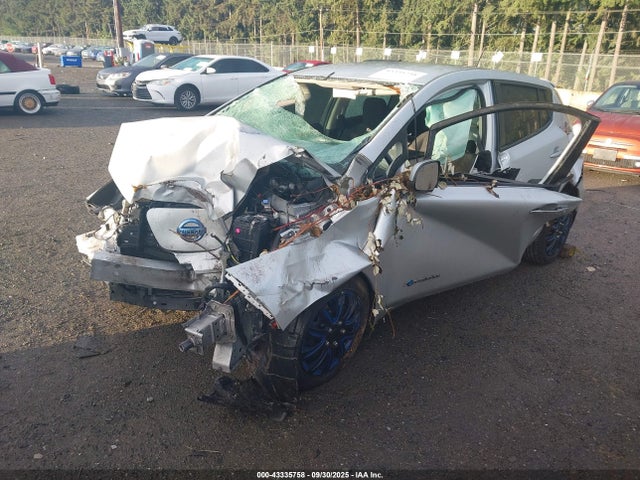 Nissan Leaf 2015 1N4AZ0CP2FC316404 Image 2