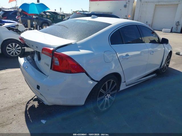 2016 VOLVO S60 INSCRIPTION LYV402FK8GB112497 Photo 3