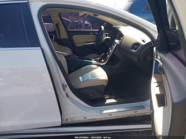 2016 VOLVO S60 INSCRIPTION LYV402FK8GB112497 Photo 4