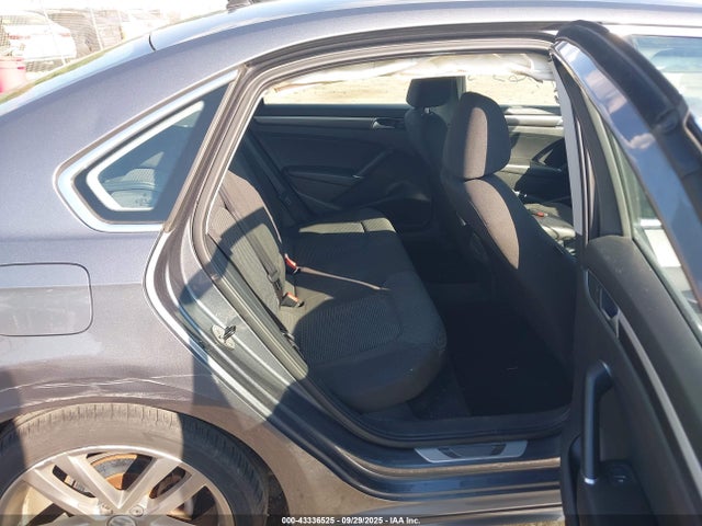 2016 Volkswagen Passat 1.8t R-line მანქანა იყიდება აუქციონზე, vin: 1VWAT7A3XGC033168, აუქციონის ნომერი: 43336525