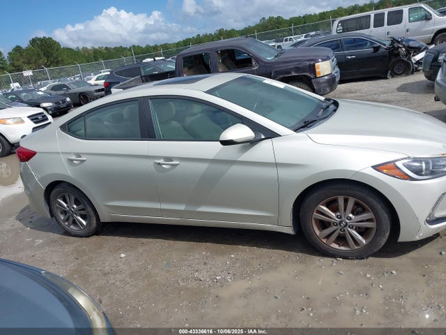 Hyundai 2017 2017 5NPD84LF9HH202870 Image 13