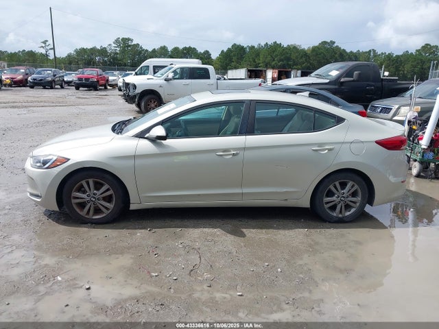 Hyundai 2017 2017 5NPD84LF9HH202870 Image 14