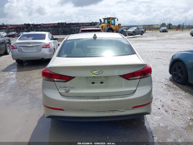 Hyundai 2017 2017 5NPD84LF9HH202870 Image 16