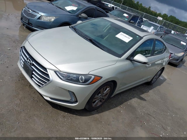 Hyundai 2017 2017 5NPD84LF9HH202870 Image 2