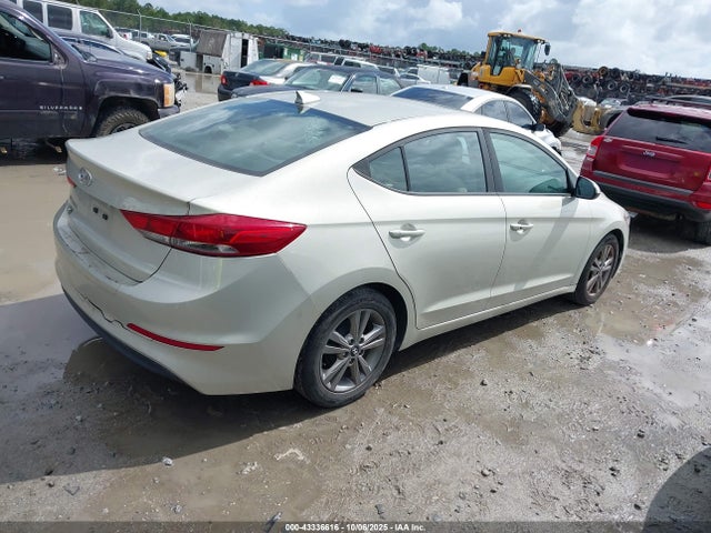 Hyundai 2017 2017 5NPD84LF9HH202870 Image 4