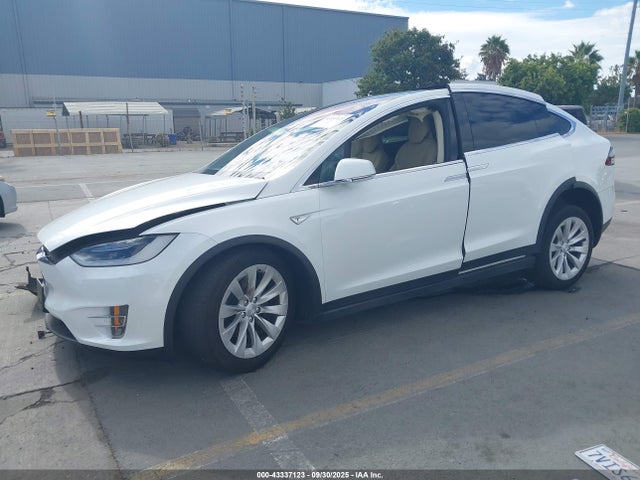 2016 TESLA MODEL X 5YJXCBE29GF016849 Photo 1