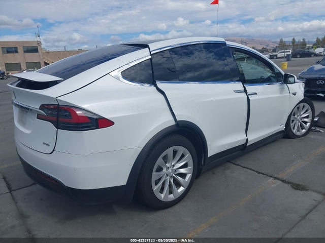 2016 TESLA MODEL X 5YJXCBE29GF016849 Photo 3