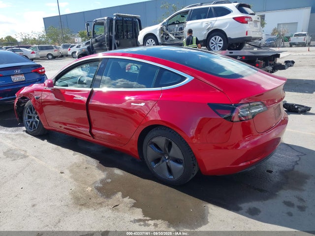 2018 TESLA MODEL 3 5YJ3E1EA6JF048014 Photo 2