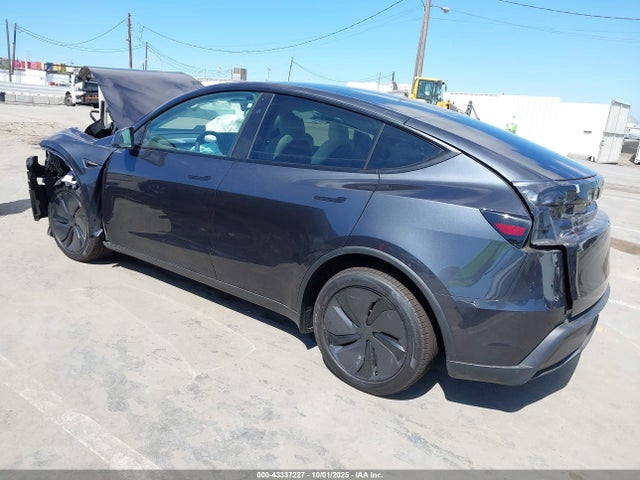 2026 TESLA MODEL Y 7SAYGDEE1TA401430 Photo 2
