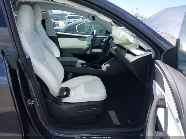 2026 TESLA MODEL Y 7SAYGDEE1TA401430 Photo 4