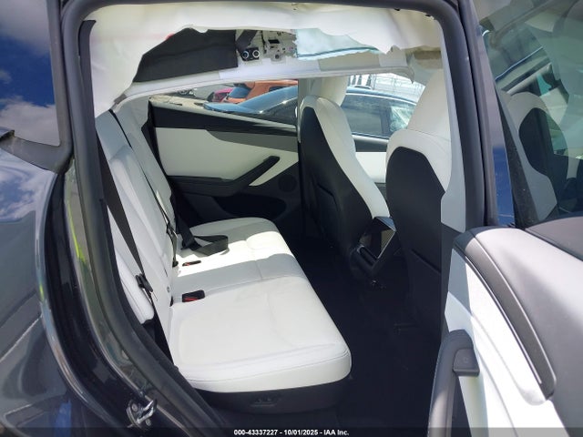 2026 TESLA MODEL Y 7SAYGDEE1TA401430 Photo 7