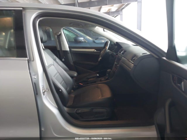 Volkswagen Passat 2015 1VWAS7A33FC104079 Image 5