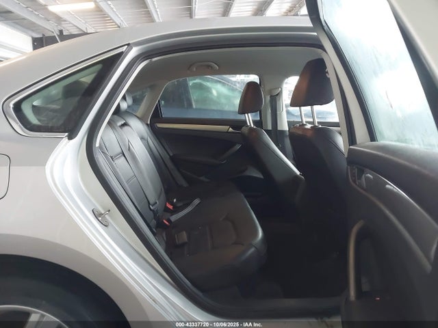 Volkswagen Passat 2015 1VWAS7A33FC104079 Image 8