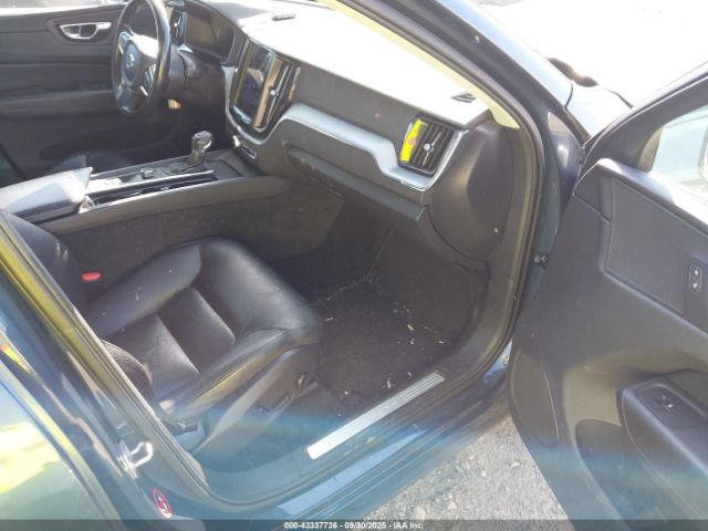 2018 VOLVO XC60 YV4102RK1J1039208 Photo 4