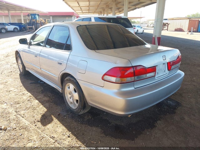 2002 HONDA ACCORD SDN 1HGCG16552A010104 Photo 2