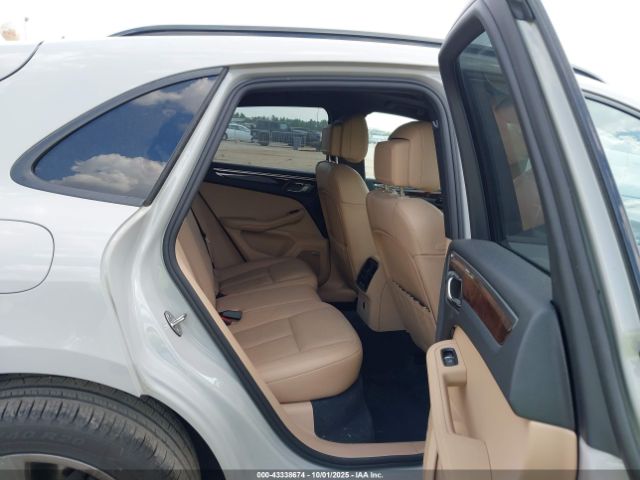 2022 PORSCHE MACAN WP1AA2A53NLB11184 Photo 7