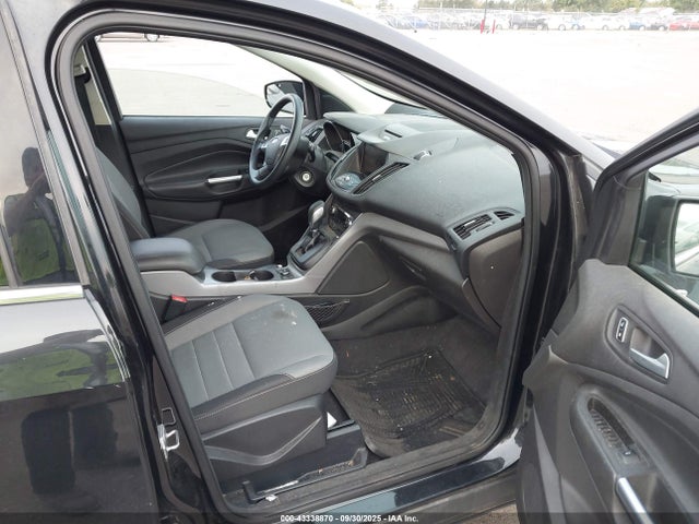 1FMCU9GX5FUA33260 Ford Escape