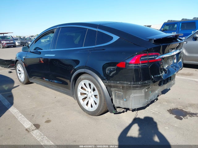 2016 TESLA MODEL X 5YJXCBE29GF015863 Photo 2