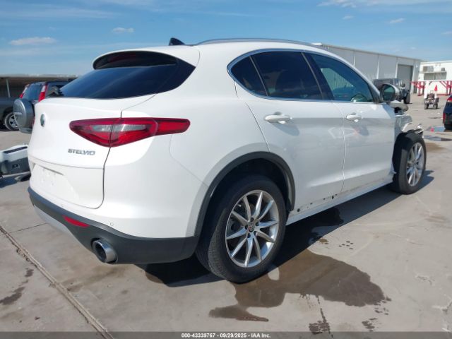 2018 ALFA ROMEO STELVIO ZASFAKBN8J7B97141 Photo 3