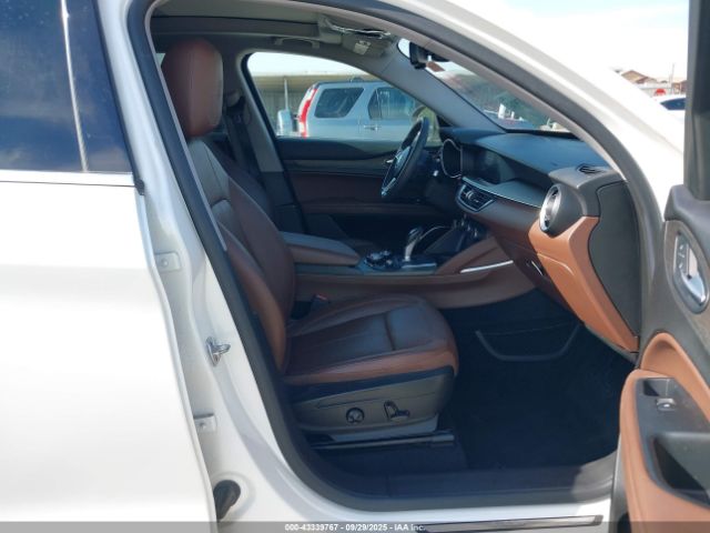 2018 ALFA ROMEO STELVIO ZASFAKBN8J7B97141 Photo 4