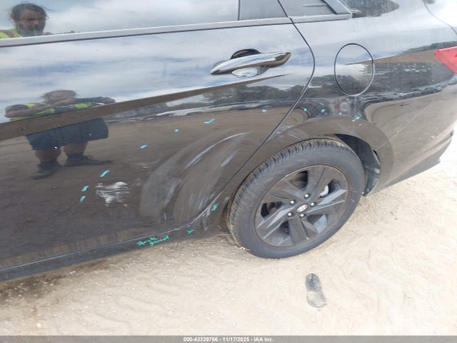 5NPLM4AG7MH026544 Hyundai ELANTRA SEL