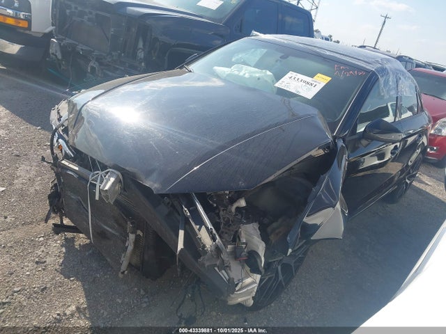 2016 AUDI A3 WAUB8GFF2G1040460 Photo 1