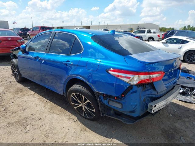 2020 TOYOTA CAMRY 4T1G11AK1LU303105 Photo 2