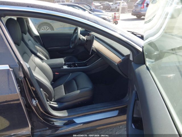 2018 TESLA MODEL 3 5YJ3E1EB3JF099124 Photo 4
