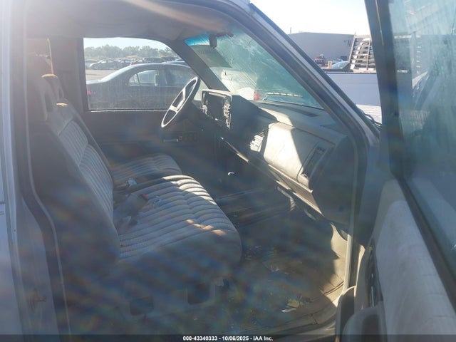 43340333 :رقم المزاد ، 2GTFK29K5N1526110 vin ، 1992 Gmc Sierra K2500 مزاد بيع