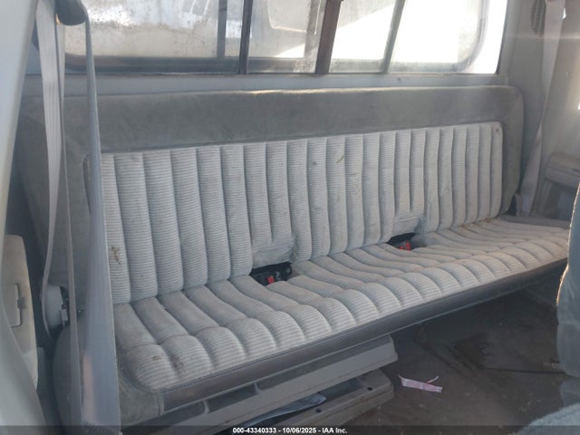 43340333 :رقم المزاد ، 2GTFK29K5N1526110 vin ، 1992 Gmc Sierra K2500 مزاد بيع