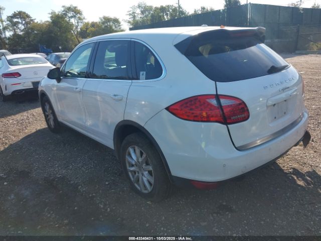 2013 PORSCHE CAYENNE WP1AA2A21DLA04395 Photo 2