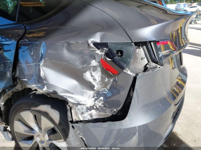2023 TESLA MODEL Y 7SAYGDEE6PF886642 Photo 5