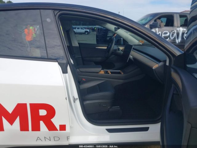 2022 TESLA MODEL Y 7SAYGDEE8NA019642 Photo 4