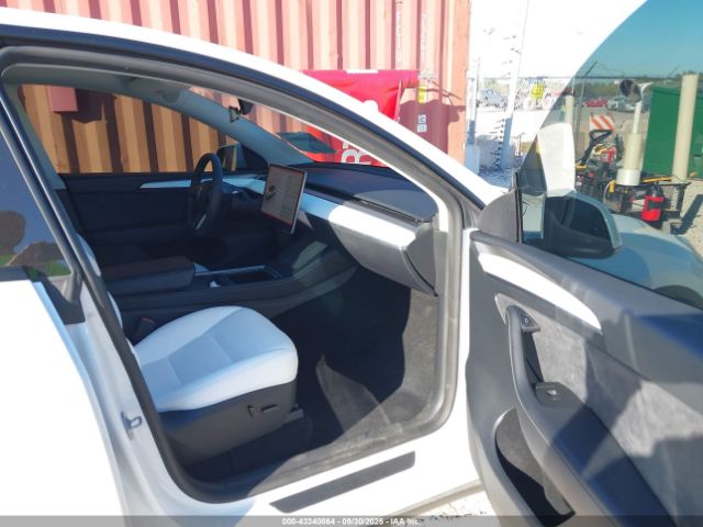 2023 TESLA MODEL Y 7SAYGDEF0PF811542 Photo 4