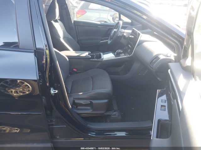 Toyota BZ4X XLE 2025 JTMABACA6SA094651 Image 5