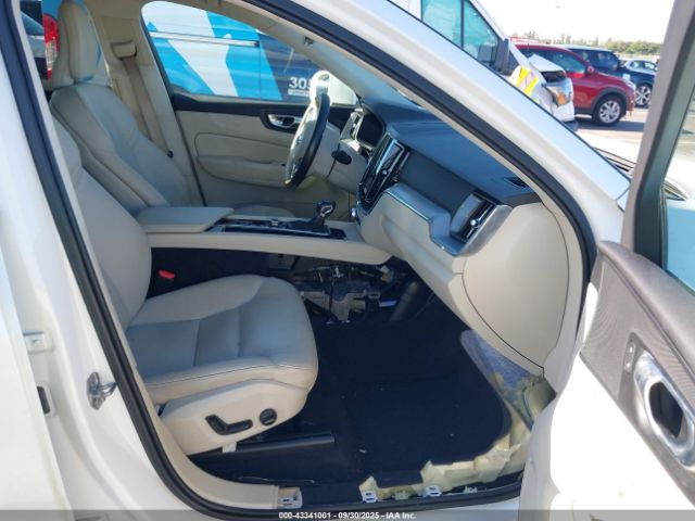 2019 VOLVO XC60 LYV102DK9KB357839 Photo 4