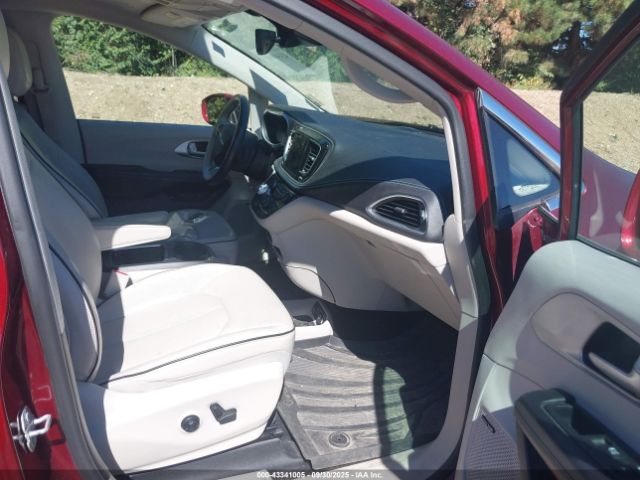 2018 CHRYSLER PACIFICA HYBRID 2C4RC1N76JR229963 Photo 4