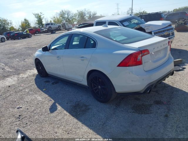 2016 VOLVO S60 YV126MFP6G2394583 Photo 2