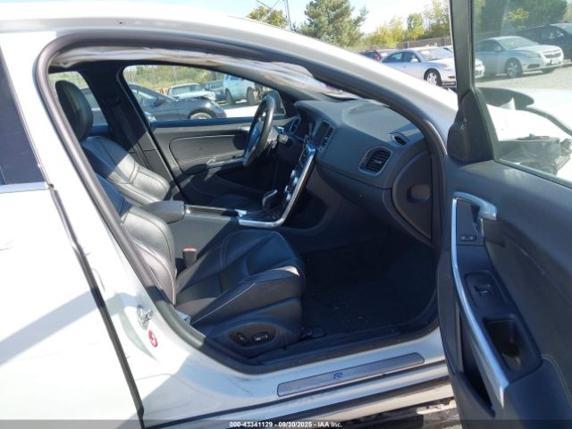 2016 VOLVO S60 YV126MFP6G2394583 Photo 4