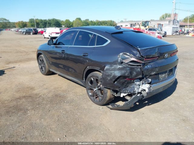 2021 BMW X6 5UXCY6C05M9G43855 Photo 2