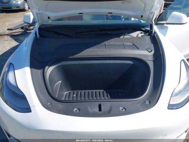 2023 TESLA MODEL Y 7SAYGDEE6PF830331 Photo 9