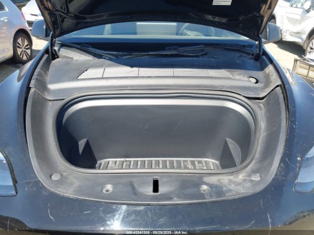 2025 TESLA MODEL Y 7SAYGDED7SF226254 Photo 9