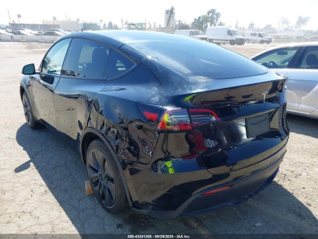 2025 TESLA MODEL Y 7SAYGDED7SF226254 Photo 2