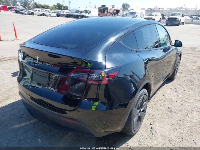 2025 TESLA MODEL Y 7SAYGDED7SF226254 Photo 3