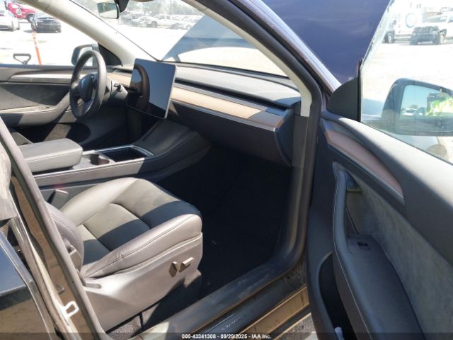 2025 TESLA MODEL Y 7SAYGDED7SF226254 Photo 4