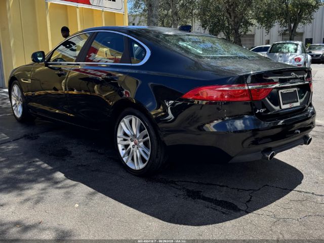 2016 JAGUAR XF SAJBK4BV4GCY21101 Photo 2