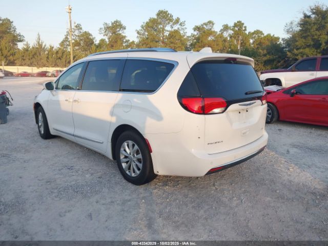 2018 CHRYSLER PACIFICA 2C4RC1BG4JR246085 Photo 2
